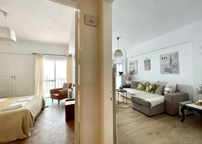 Yvonne By Refugio Apartment Almada